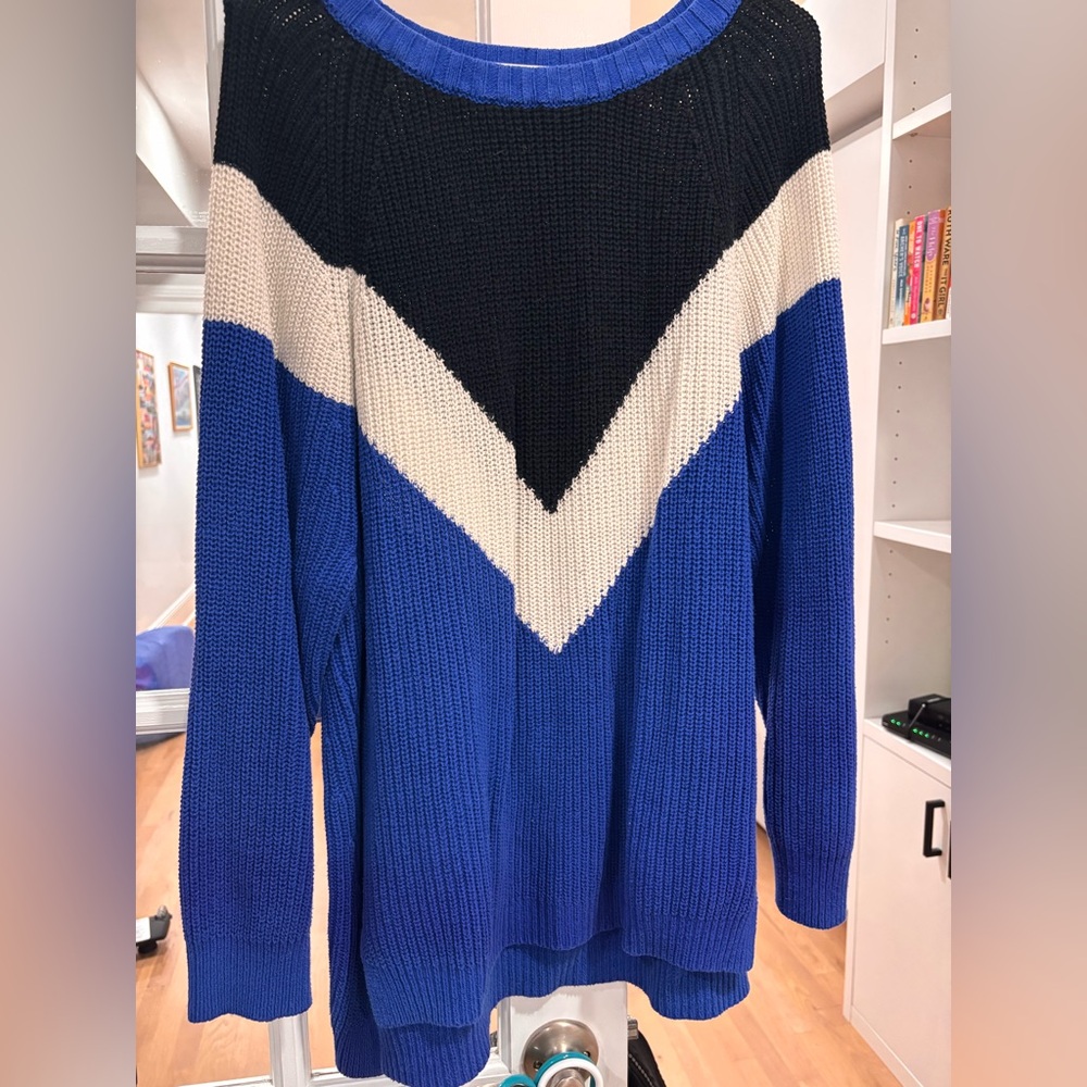 Express Women's Black, Cream, and Blue Crewneck Sweater